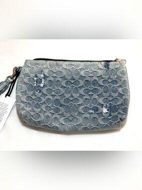 Coach Pouch In Loved Signature Denim CEU09 Silver/Light Indigo NWT